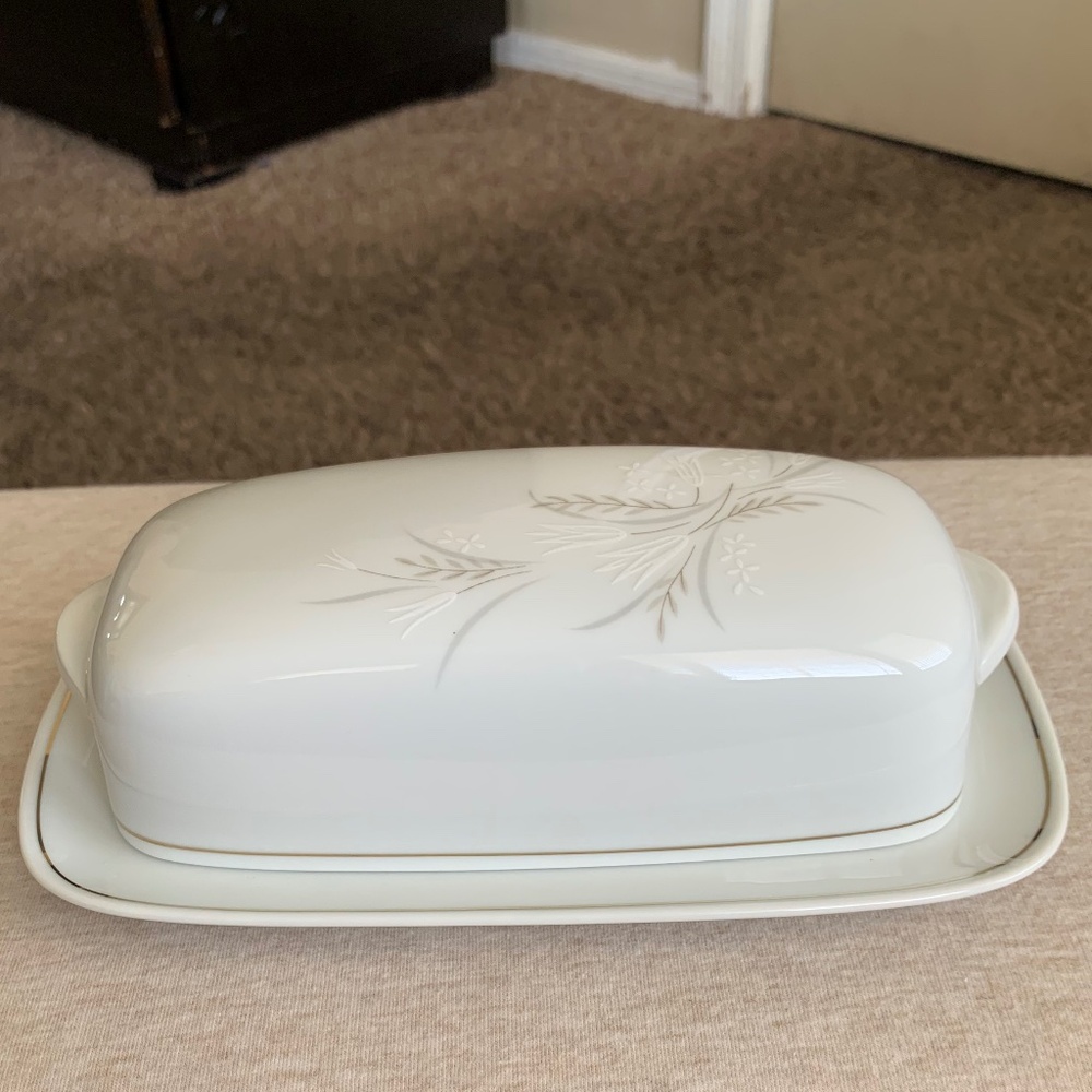 Noritake Butter Dish with Lid China Windrift Pattern Japan 6117